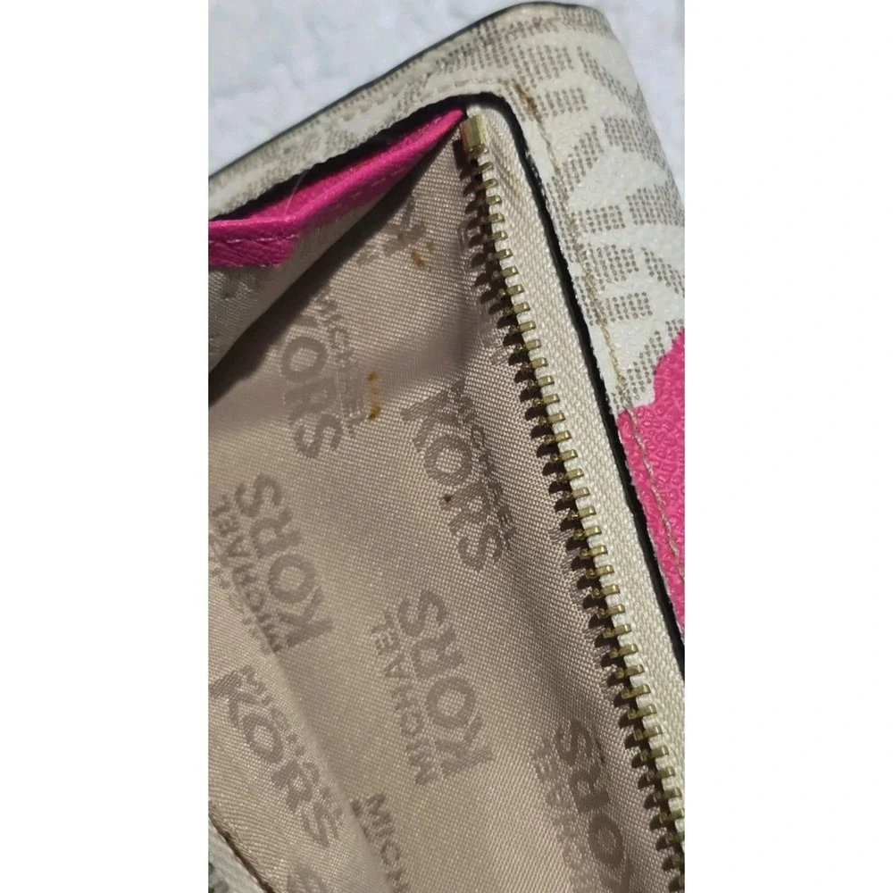 Michael Kors Pa-1711 S18 Mk Signature Floral Pattern Long Wallet